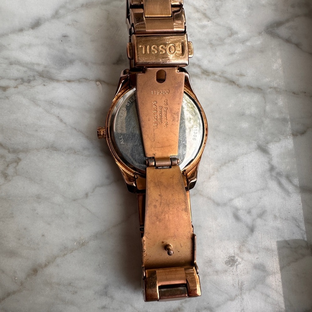 Women’s FOSSIL Watch - Picture 6 of 7